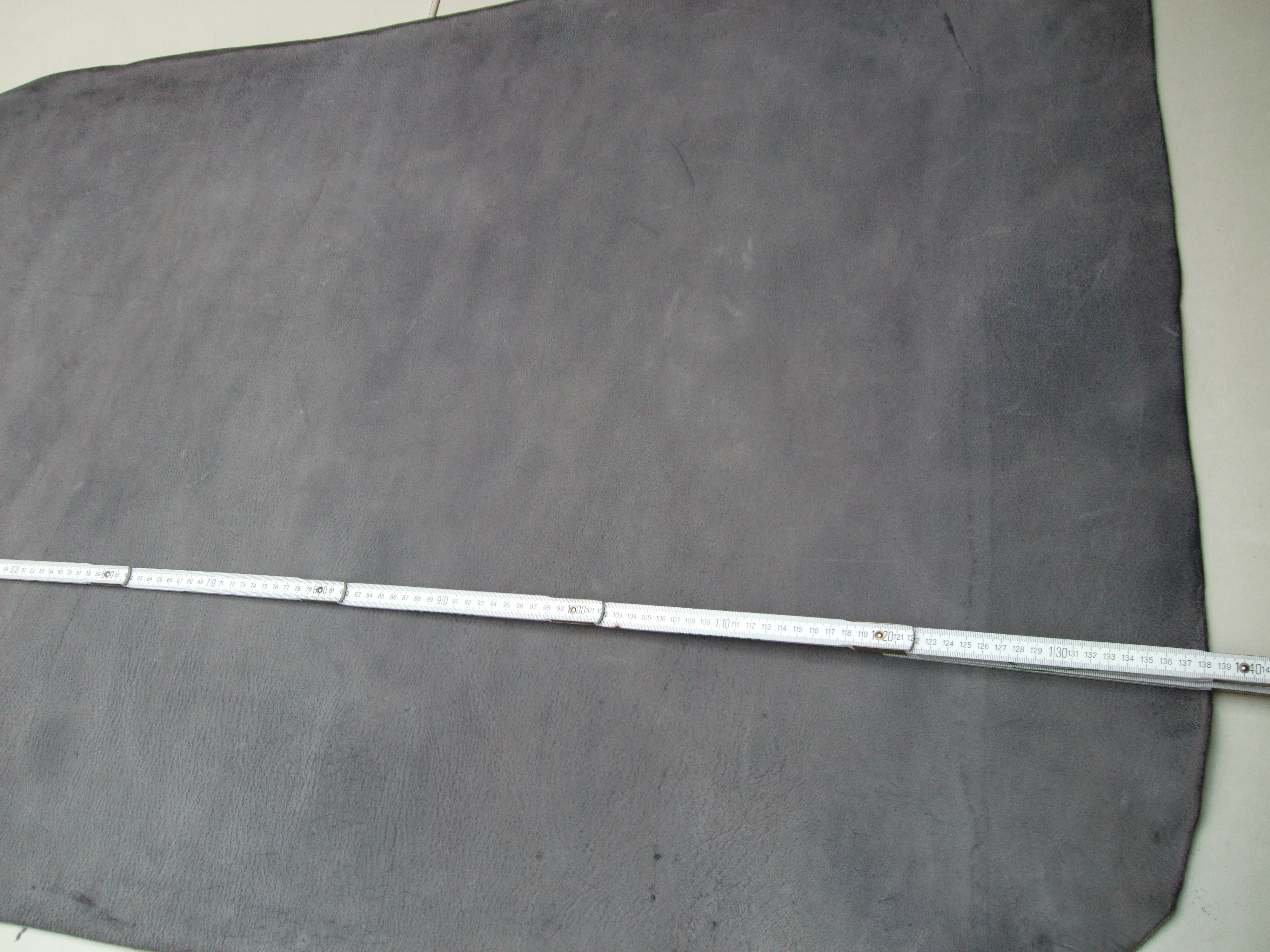 Wasserbüffelcroupon, grau matt antik 3,5 mm (V184650G)  Ausverkauft.