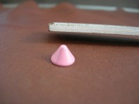 Zierteil Pyramiedenkopf rosa zum Schrauben 1,0cm (A2400PNR). 