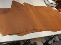 Rindleder cognac antik anilin 1,3mm (O1717C).  Handgewischt, daher hoher Abrieb.