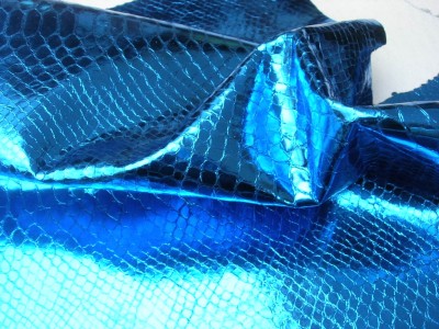 Kalbhälften blau-kroko-spiegelglanz 1,0 mm (O1317MB) 